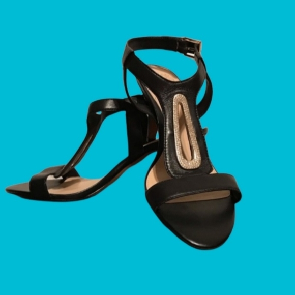 Vince Camuto "Manita" Leather Sandal - Picture 10 of 16